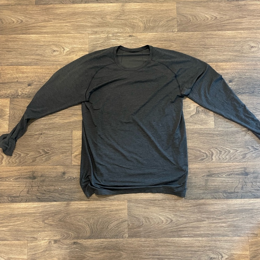 2 lululemon XXL metal vent tech 2.0 short sleeve and long sleeve selling lot - Picture 5 of 6